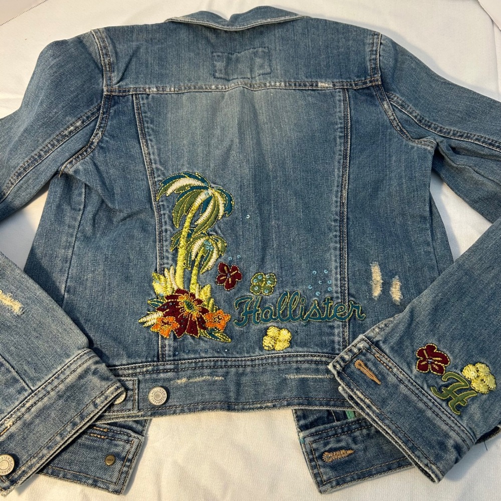 Hollister Cali Embroidered Denim Jacket Women's Size S Palm Trees Flowers Y2K - Picture 2 of 9